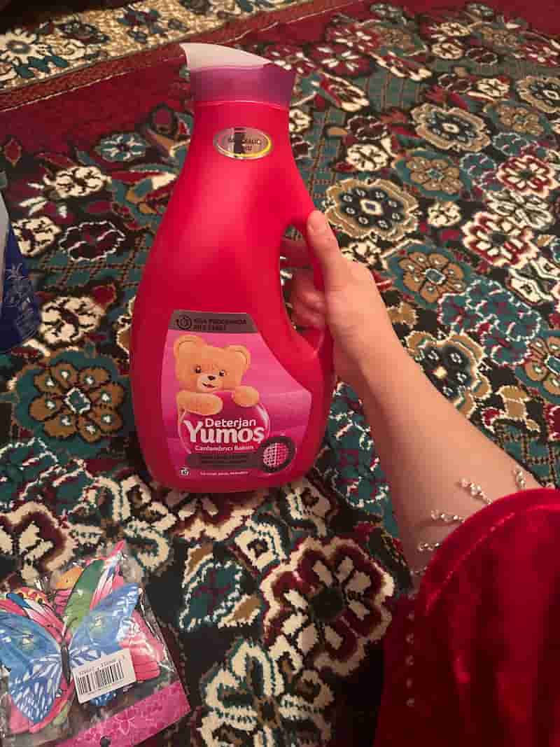 تصویر 2 از مایع لباسشویی یوموش مناسب لباس های رنگی با محافظت از رنگ